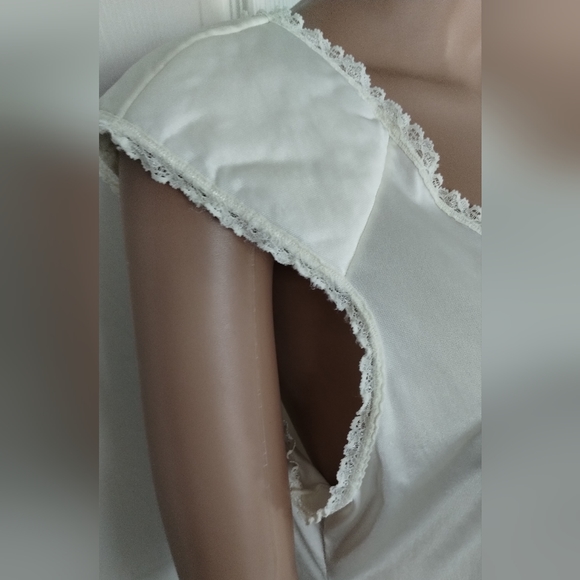 Vanity Fair Vintage Slip - Picture 5 of 8